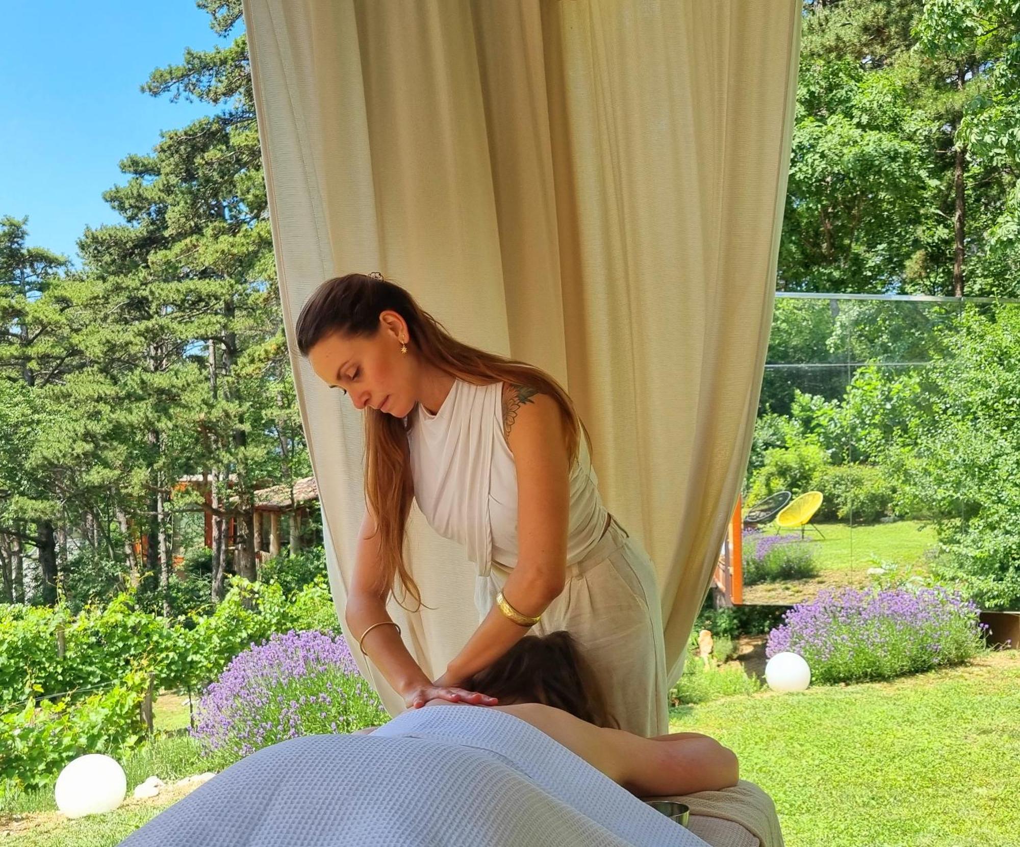 Theodosius Forest Village - Glamping In Valley Frühstückspension Vipava