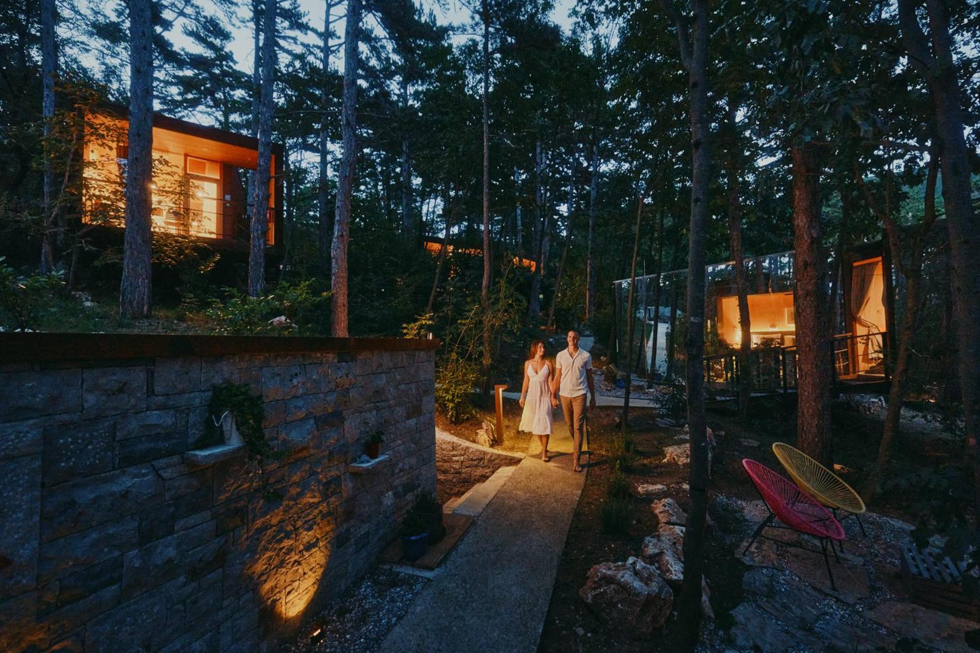 Theodosius Forest Village - Glamping In Valley